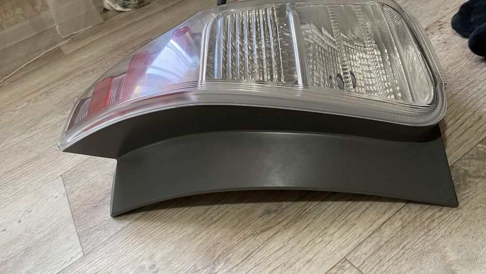 Тоиота, задний фара,250мыңнан алдым 1шт,100ге берып жберемын