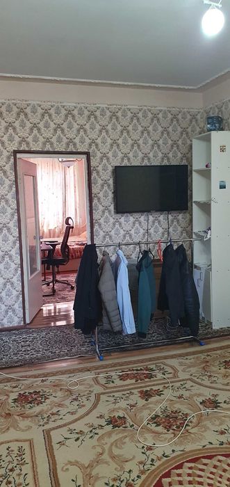 Bir kishi kerak kvartiraga, doimiy turgani Yigitlarga