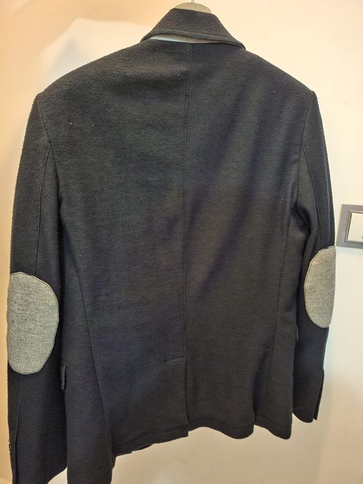 Vând  costum si un sacou