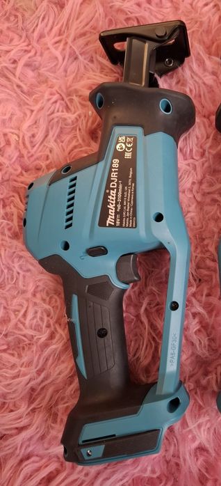 Fierastrau tip sabie pe acumulator Makita DJR189Z, 18 V, 22 mm lungime