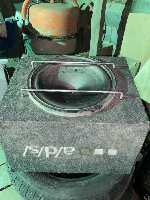 Сабвуфер в хорошем состояний