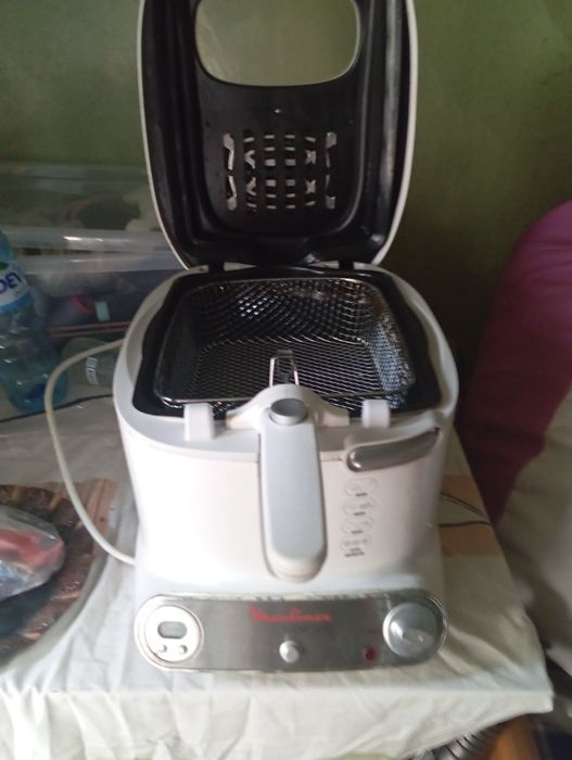 Електрически фритюрник