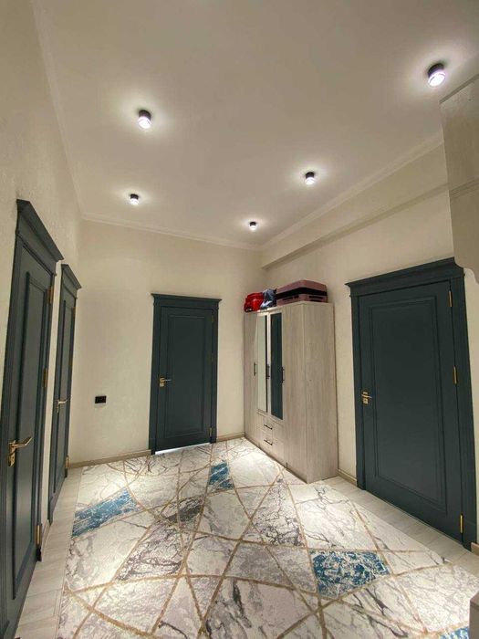 Мукимий кўчасида, Новза метрога якин кизларга EVRO квартира без маклер