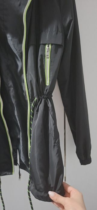 Geaca anti-vant neagra