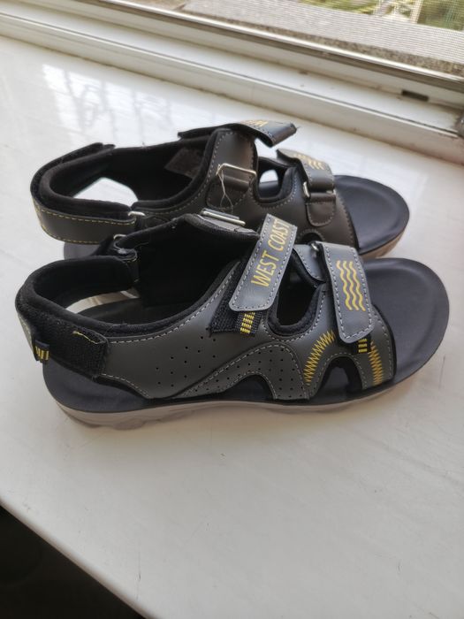 Новые сандалии для мальчика