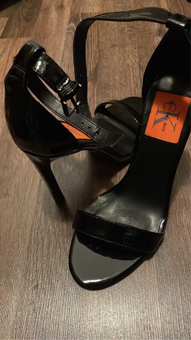 Sandalute ck impecabile