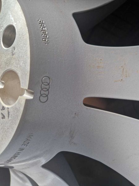 Audi Q8 R19/4M8 нови летни гуми с оригин. джанти
и датчици 265/55/R19