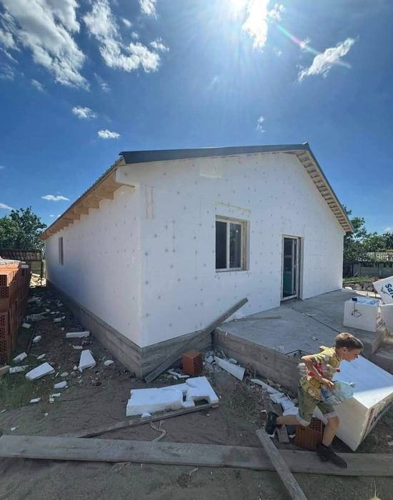 Case modulare pe structură metalică | Panouri sandwich | La cheie