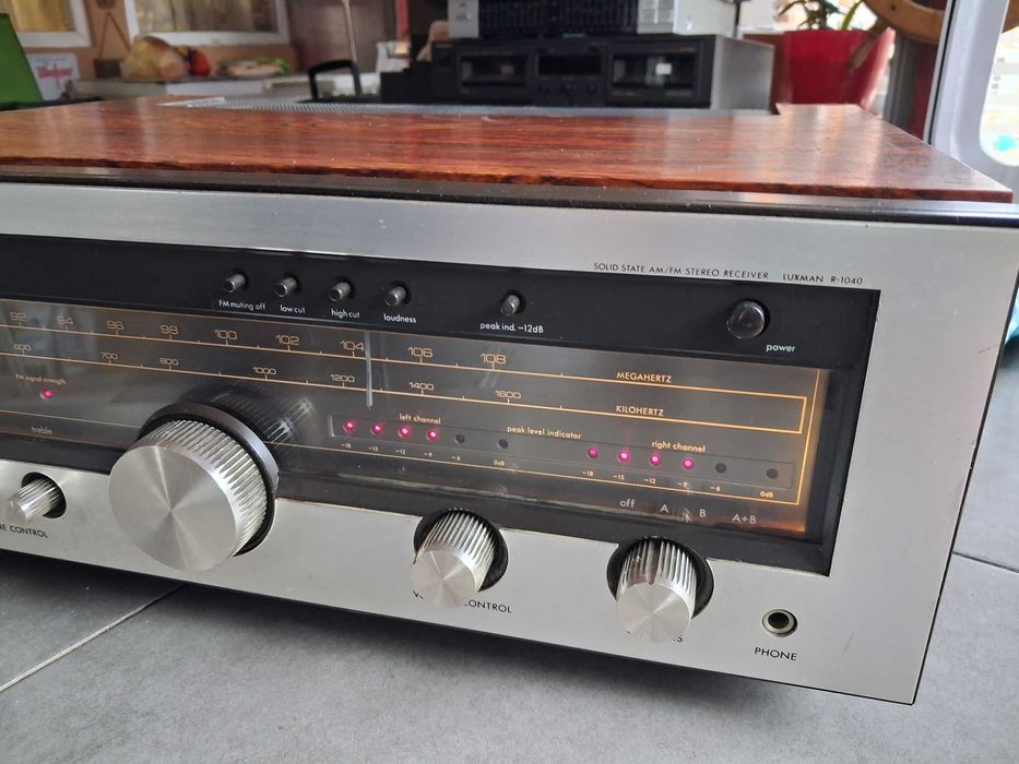 Luxman R-1040 stereo receiver