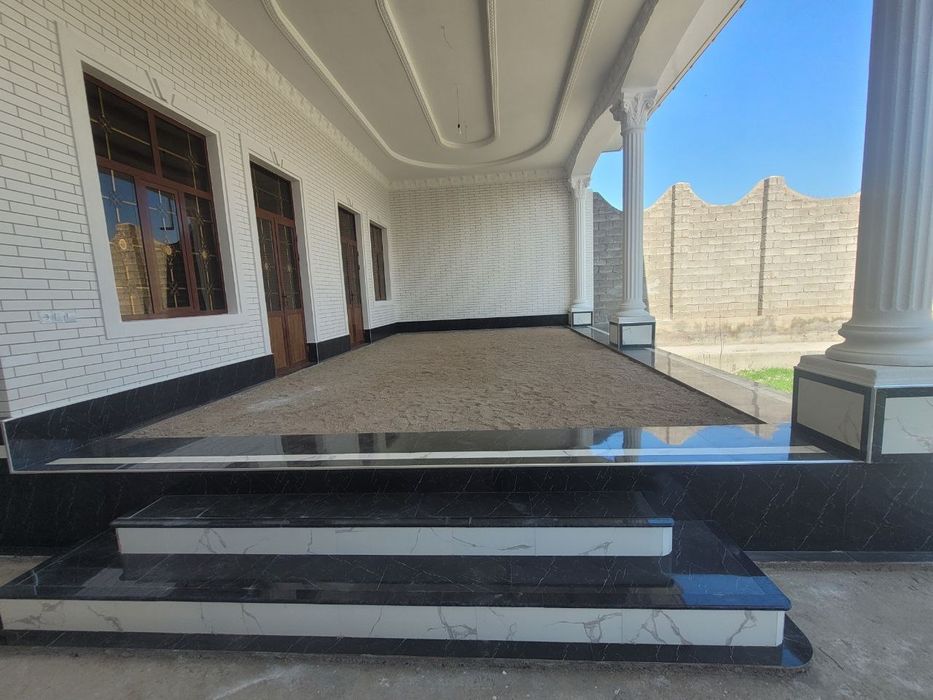 Yangi 6 sotoqli hovli srochno sotiladi