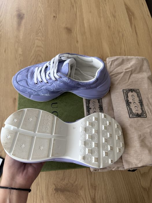 Лилави кецове на Gucci
