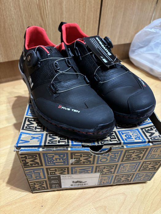 Pantofi de ciclizm 42