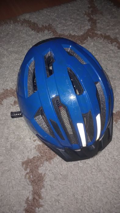 Casca pur tata Doar pe trotineta manuala nu este trantita sau griata