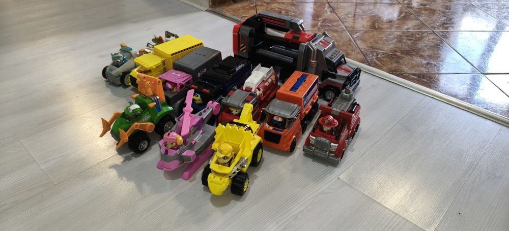 Mega Lot Paw Patrol - Camion Patrulator + 14 Vehicule cu Figurine