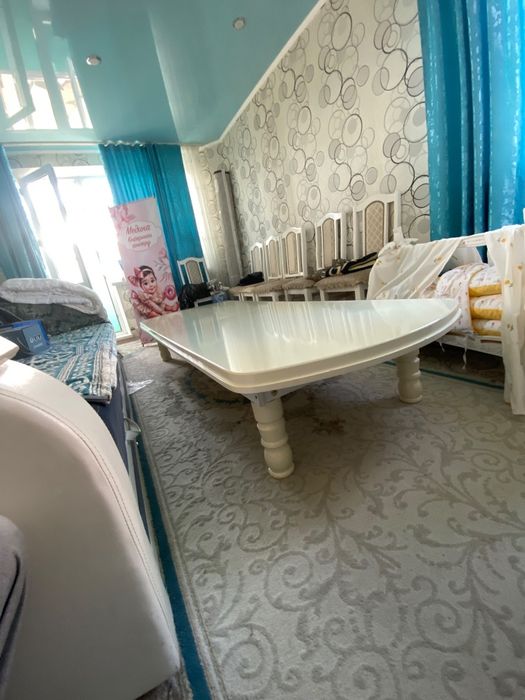 Продается стол для гостиной