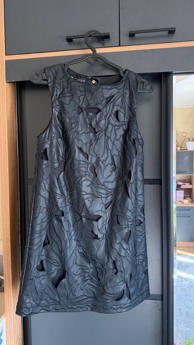 Продаю платье Zara новое