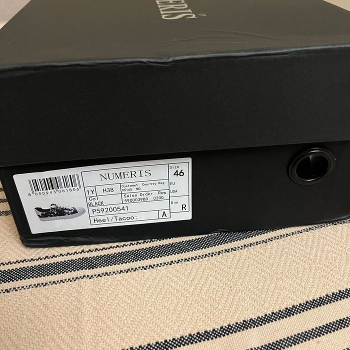 Продам кроссовки