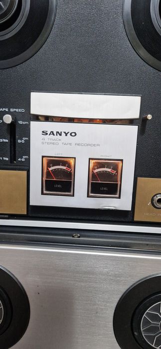 Magnetofon Sanyo MR-801