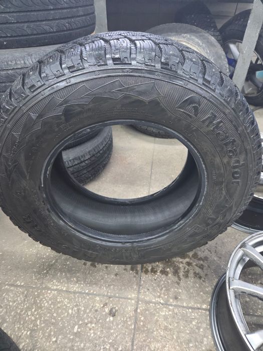 Продам резину225/70 r16