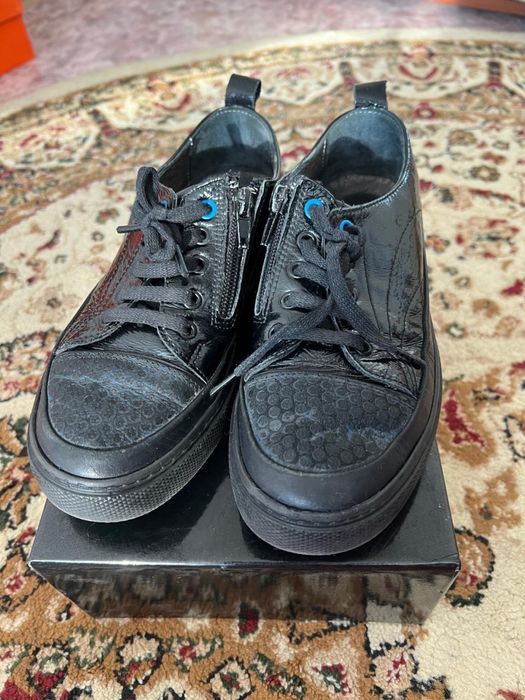 Продам обувь все по 5.000