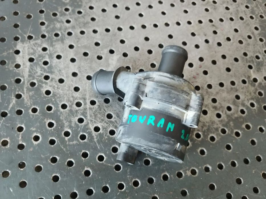 pompa recirculare apa 2.0 tdi dfg  vw touran 5t1 5q0965567j