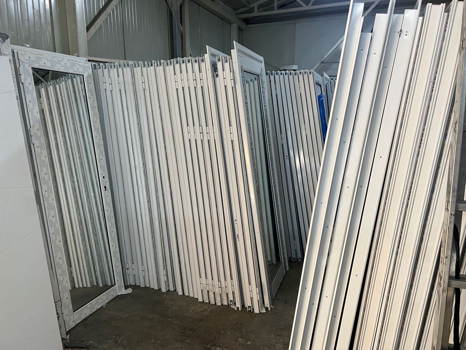 Алуминиеви врати  за баня в НАЛИЧНОСТ