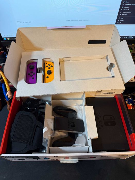Nintendo Switch (пълен комплект + 4 джойкона + бонус аксесоари и 7 дни онлайн)