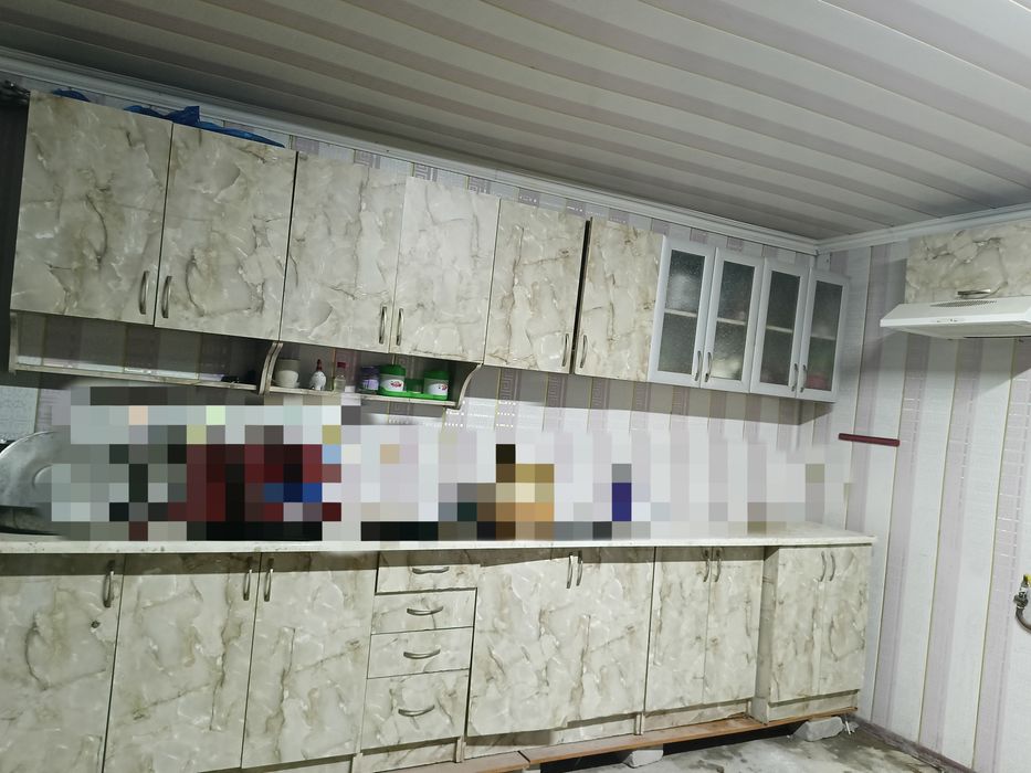 Кухонный гарнитур с вытяжкой