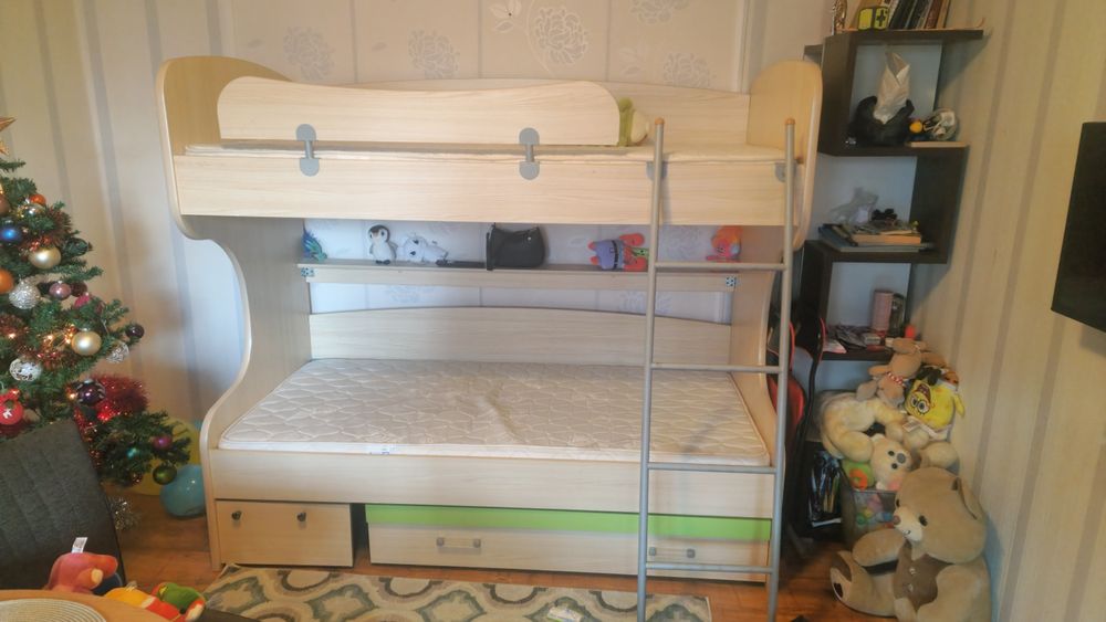 Продаеам двуетажно легло