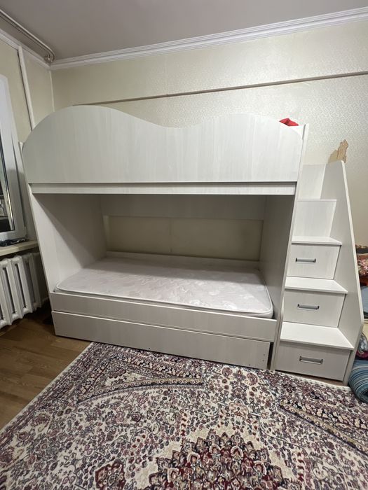 Продам трехярусную кровать