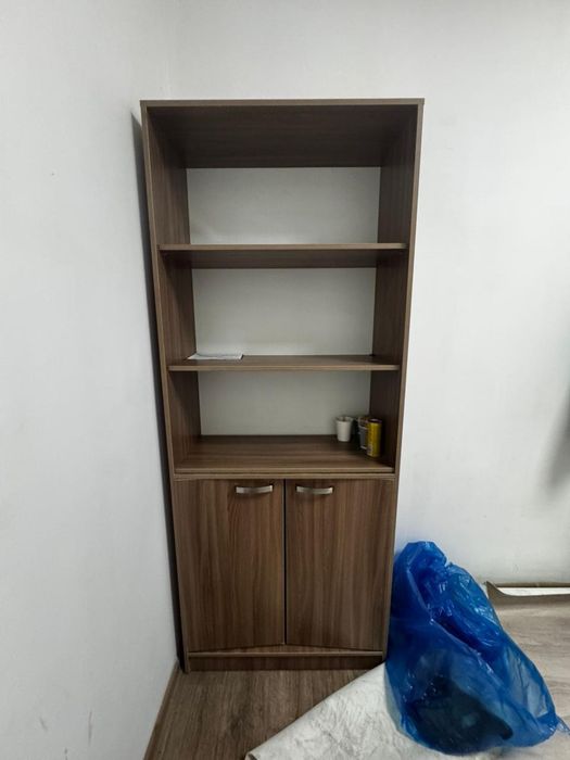 Продам стол и шкаф