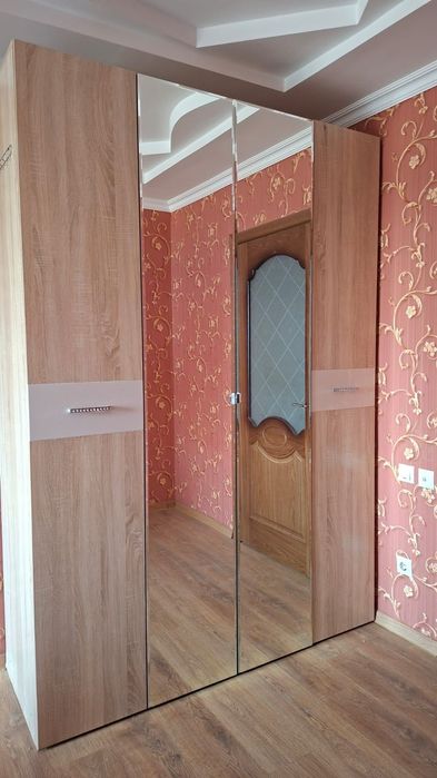 Продаю спальный шкаф