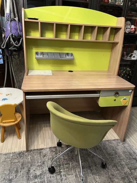 Детский письменный стол