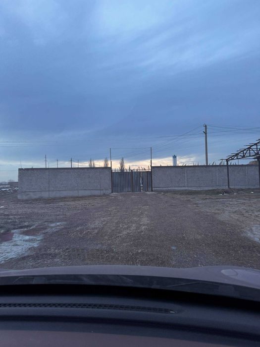 Нурафшон шахар марказида 1,30 гектар ер сотилади