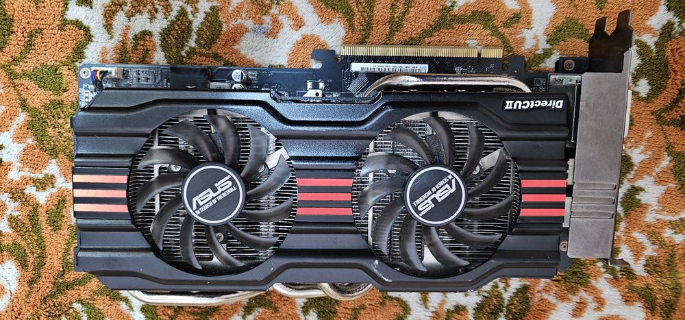 Placa video ASUS GTX 770 DirectCU II OC 2GB GDDR5 256-bit la 150 ron