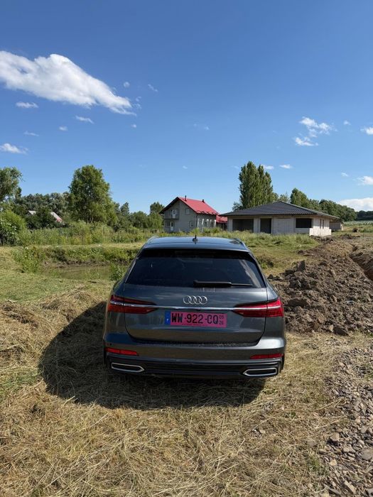 Mașina Audi a 6 an 2020