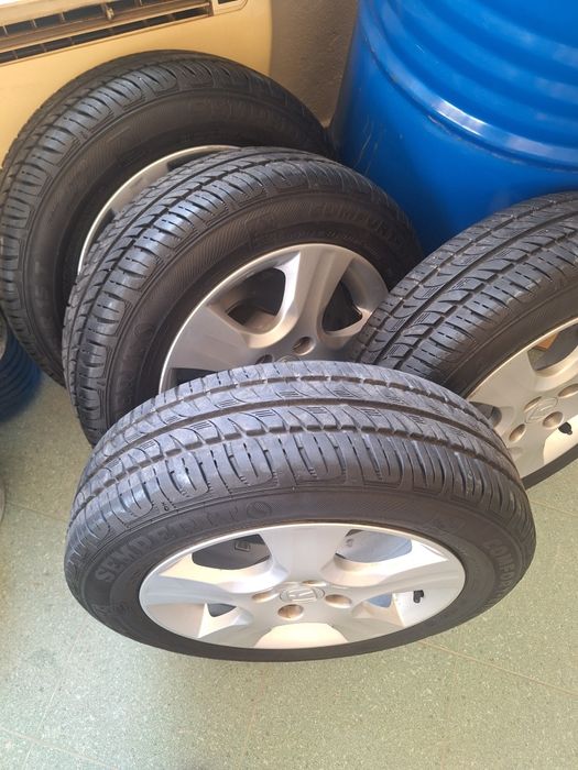 4 бр. Летни гуми 175/65/15 Semperit