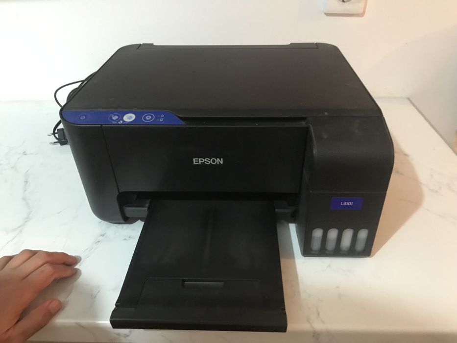 Принтер EPSON новая, только краска высохла
