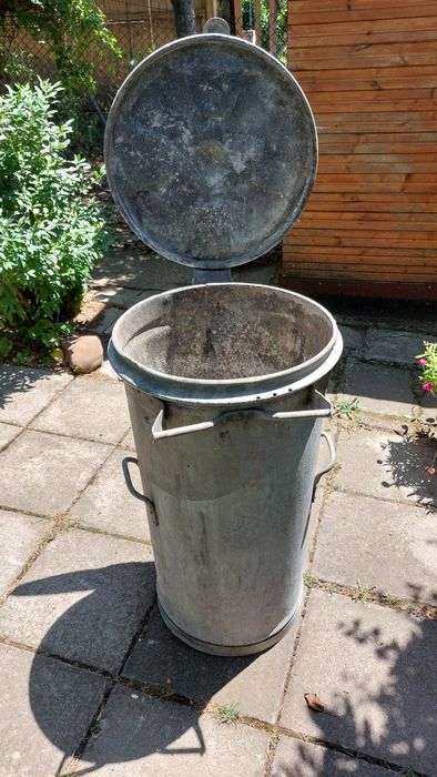 Метална кофа за боклук