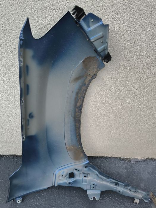 Aripa față stânga Dacia Duster 2 Capitonaj capotă