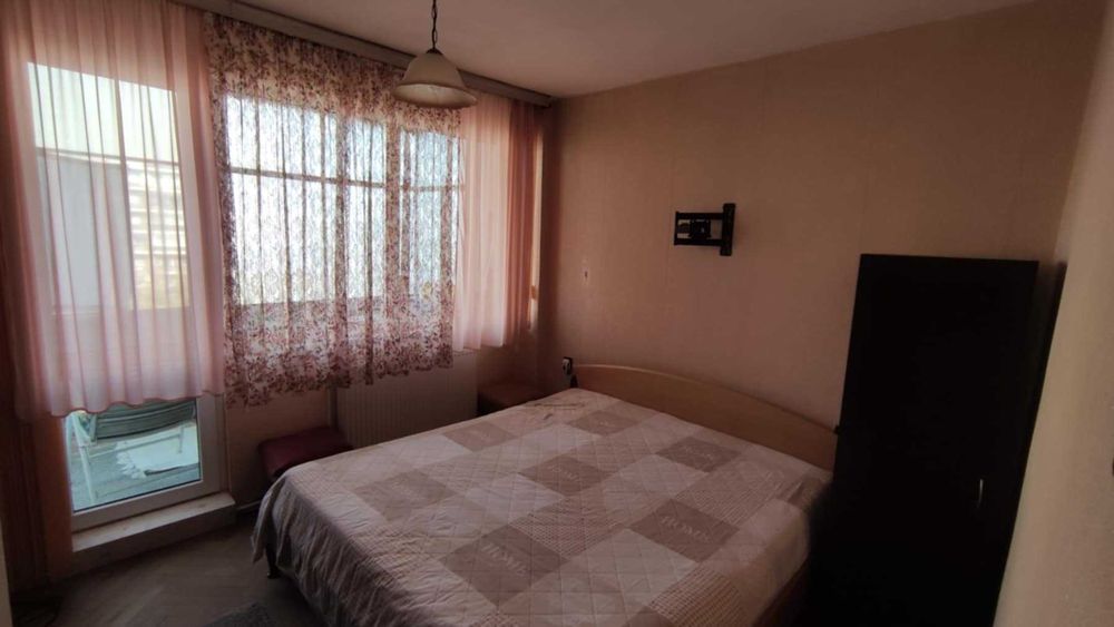 Дава се под наем Тристаен апартамент в Русе, Централен южен район - 90 кв.м за 408 € - Снимка #10