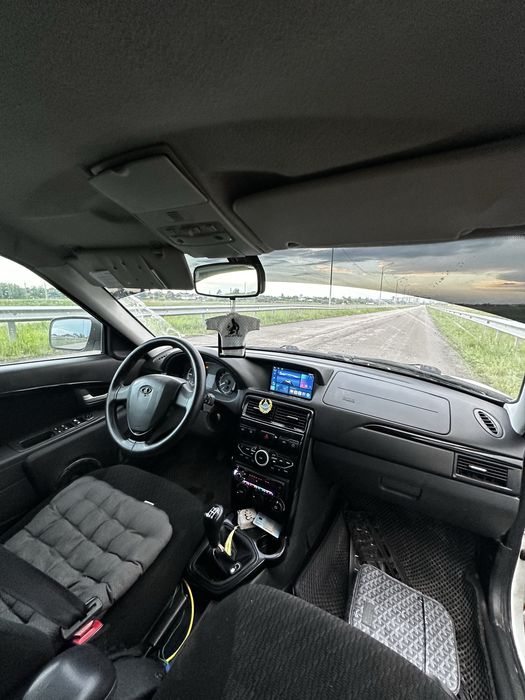 Приора 15 год полный lux