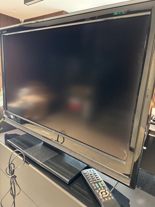 Телевизори SHARP 32 инча и 26 инча