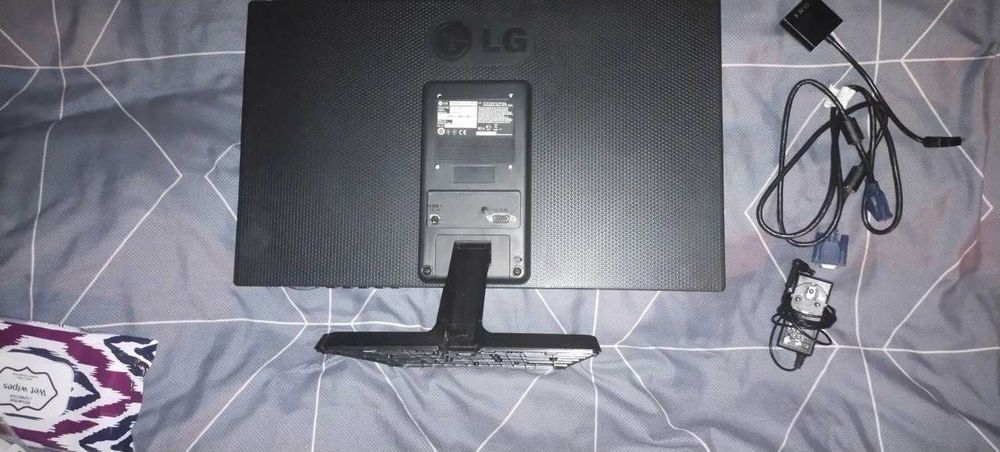 Продаётся монитор LG E2242CA