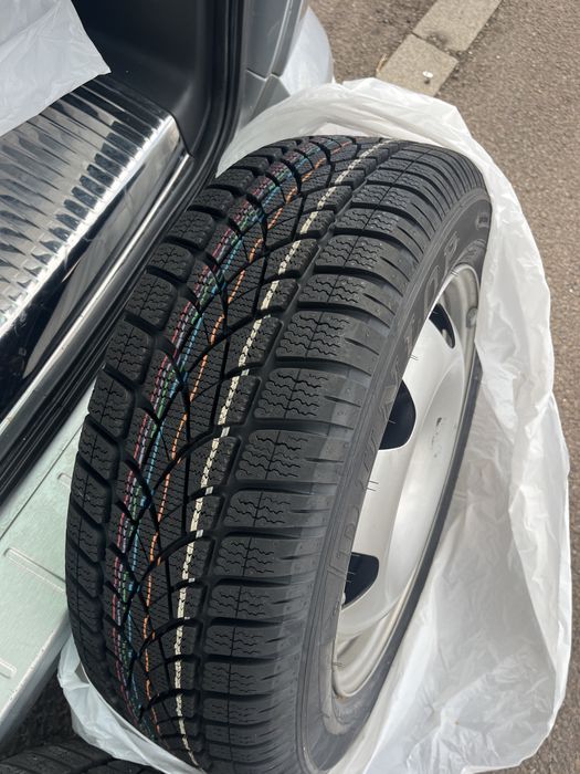 4 roti Dunlop 215/60 R17 iarna
