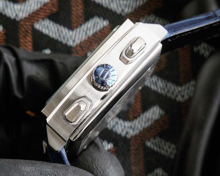 TAG Monaco Calibre 12 с кварцов механизъм