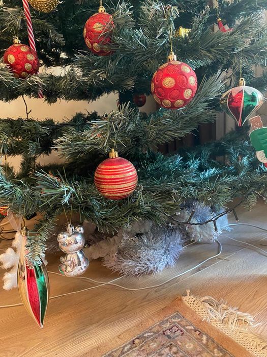 Brad artificial cu conuri naturale