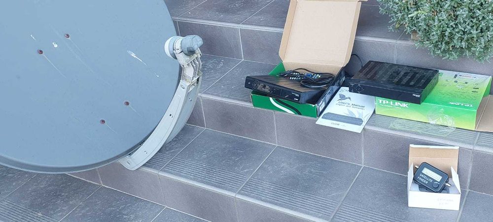 Parabolica SHARP cu Receiver si Satellite finder