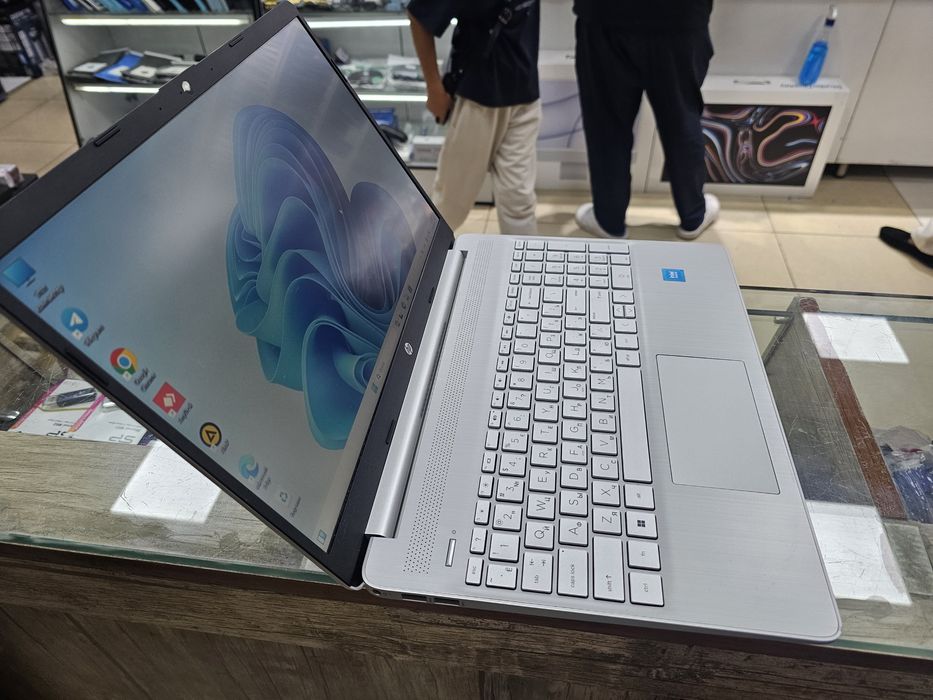 HP 15s-fqoo7nia  для дома и оффиса!