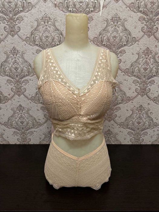 Бежевое кружевное бельё комплект новый